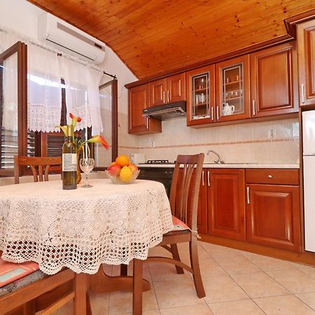 Apartments Peselj Smokvica  部屋 写真