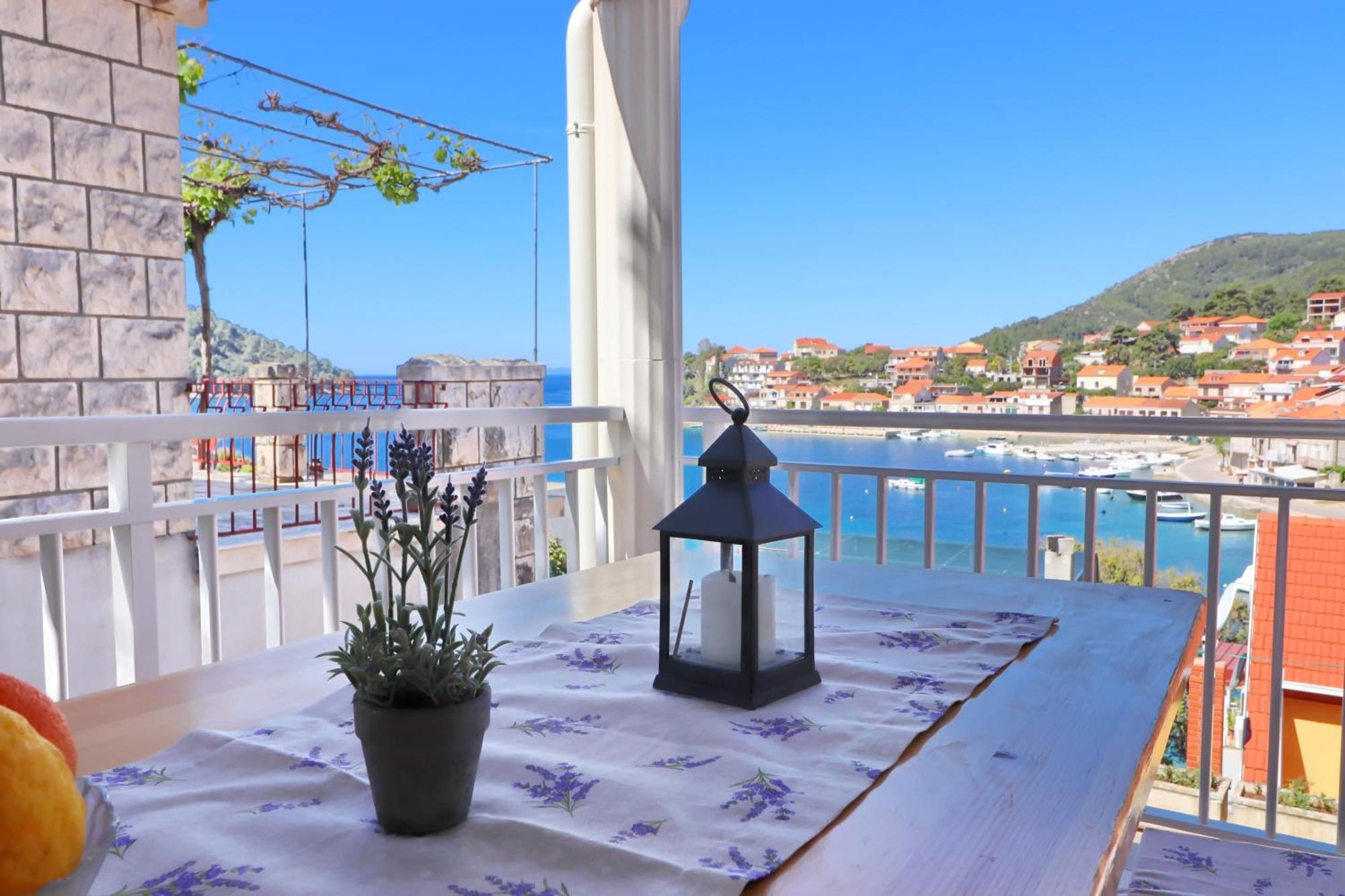 Apartments Peselj Smokvica  部屋 写真